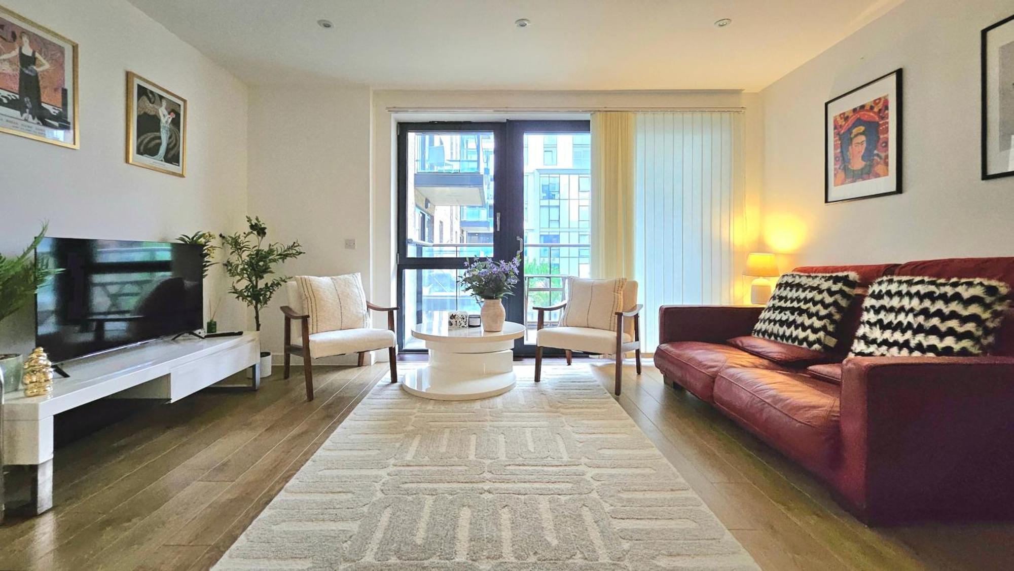 Athera - Festival Quarter, Canary Wharf 2 Bed, 2 Bath With Balcony And Gym Facility Londra
