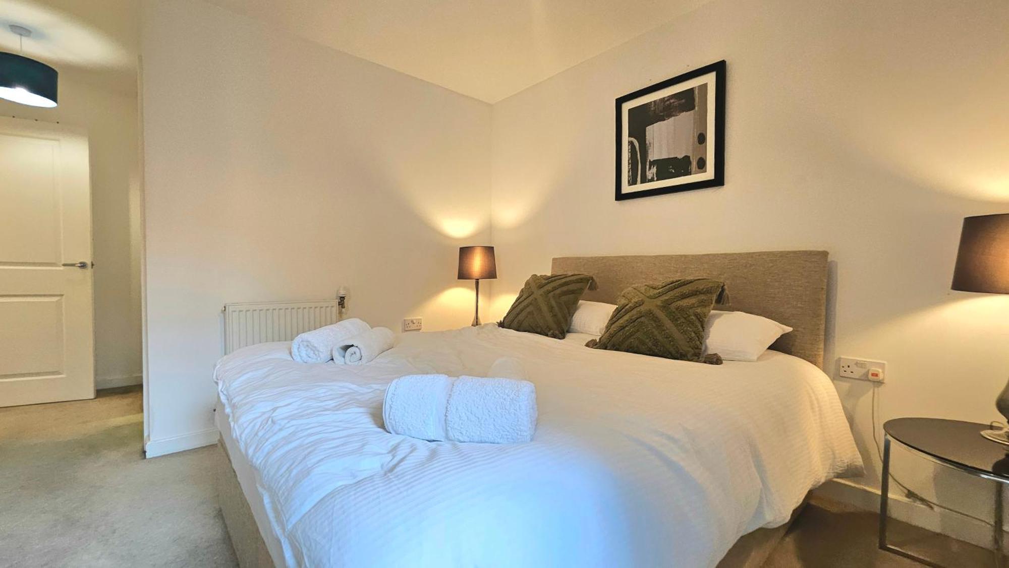 Athera - Festival Quarter, Canary Wharf 2 Bed, 2 Bath With Balcony And Gym Facility * Londra